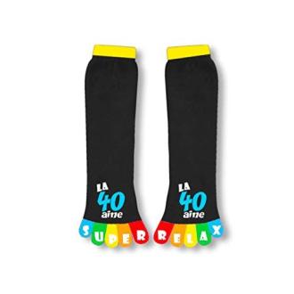 Chaussettes orteils colorées pour célébrer 40 ans avec humour