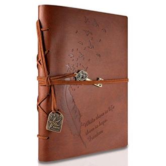 carnet de voyage en cuir marron vintage avec lanière pour aventuriers et écrivains nomades