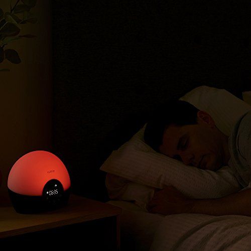 Simulateur d'aube Lumie imitant lever et coucher de soleil pour réveils progressifs et endormissements paisibles.