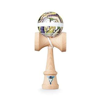 Kendama en bois traditionnel japonais pour l'apprentissage de la dextérité et la concentration.